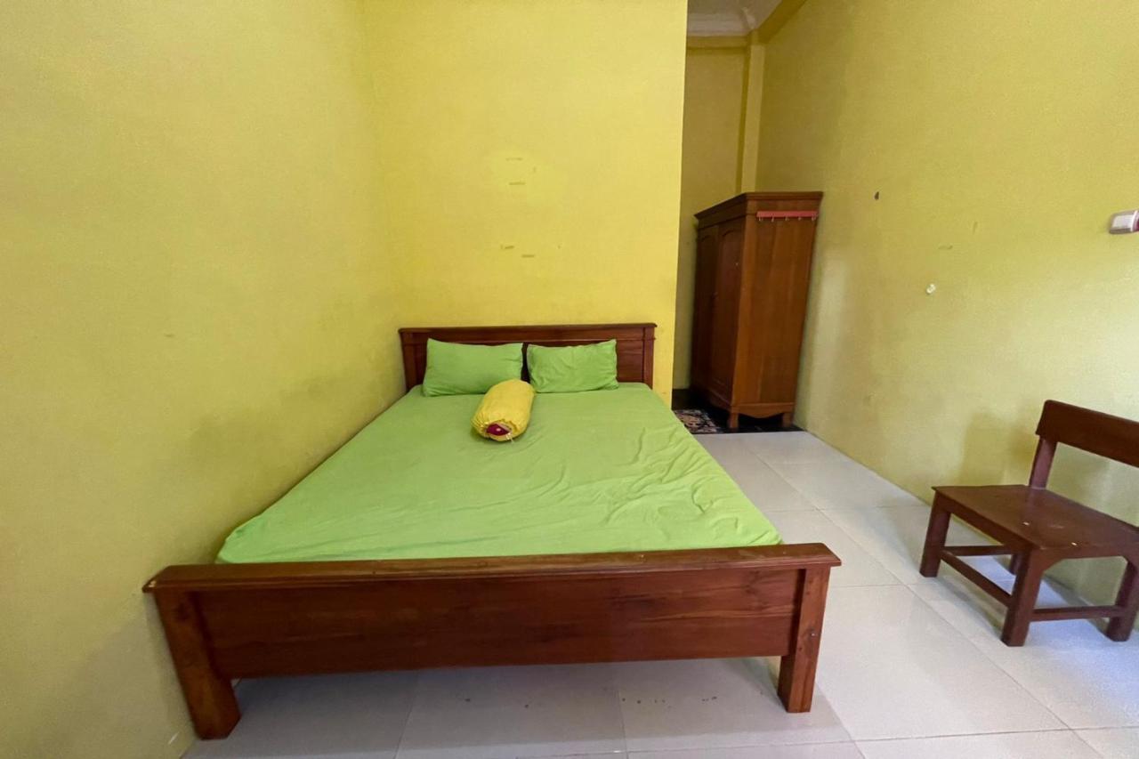 Oyo Life 93036 Eddy Homestay Syariah Lamongan Exterior foto